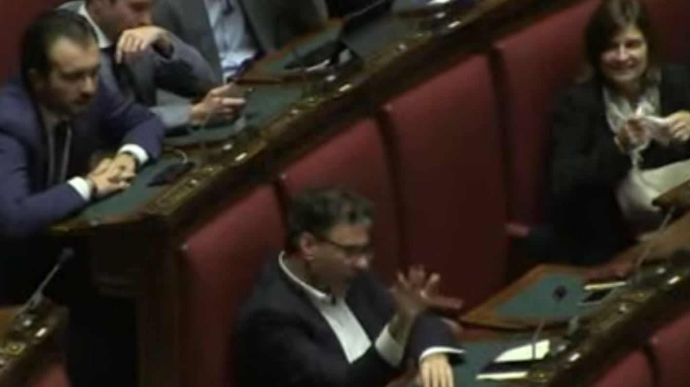 "Poltronaia", "Opportunisti...". Volano insulti tra Lega e M5S