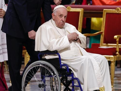 Il Papa avvisa i "corvi" e torna alla normalità: subito la prima udienza poi i riti della Pasqua