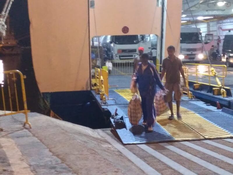 Lo sbarco dei migranti della Open Arms a Porto Empedocle  3