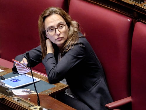 "Manca di coraggio e rinvia il confronto. Sembra abbia paura di deludere Conte"