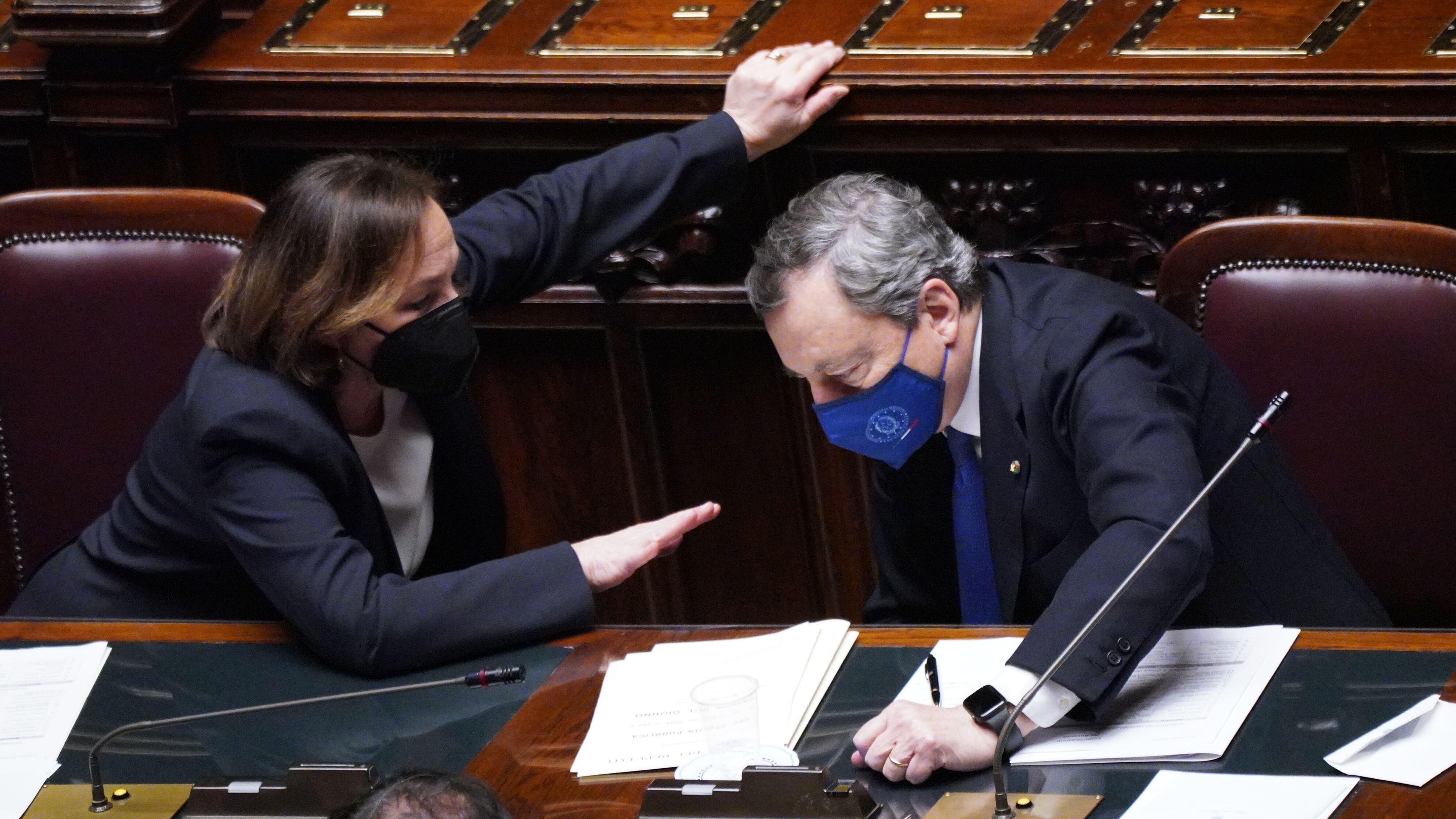 Il "doppio gioco" del governo sui migranti: così può saltare il banco