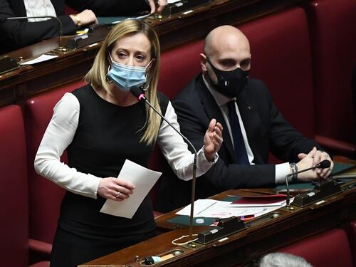 Ira FI su Conte: "Dimettiti" E la Meloni lo fulmina: "Mercimonio vergognoso"