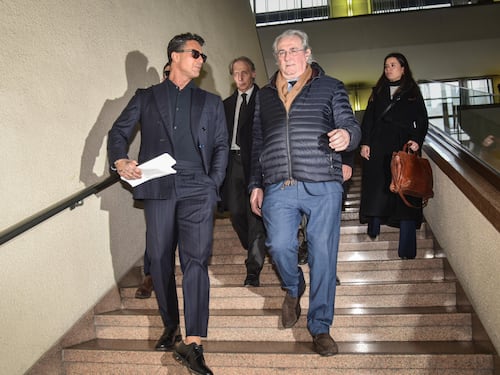 Caso Signorini, il tribunale ordina a Corona la rimozione dei video. "Lesivi dell'onore"
