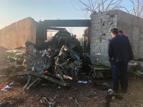 Gli 007: "Il Boeing abbattuto? Colpito da due missili iraniani"