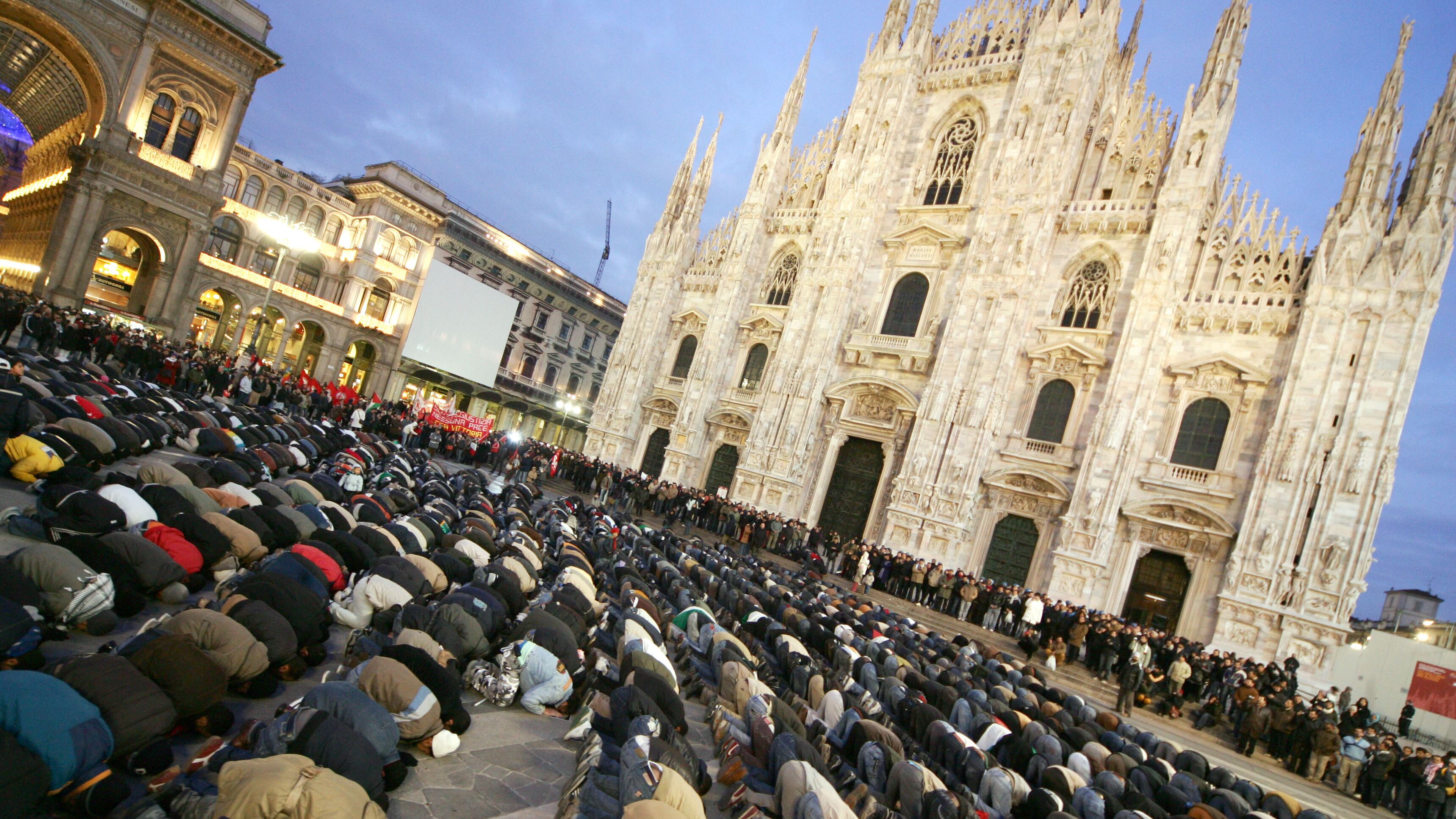 Il blitz dei musulmani: così volevano sfrattare i cristiani dalla chiesa