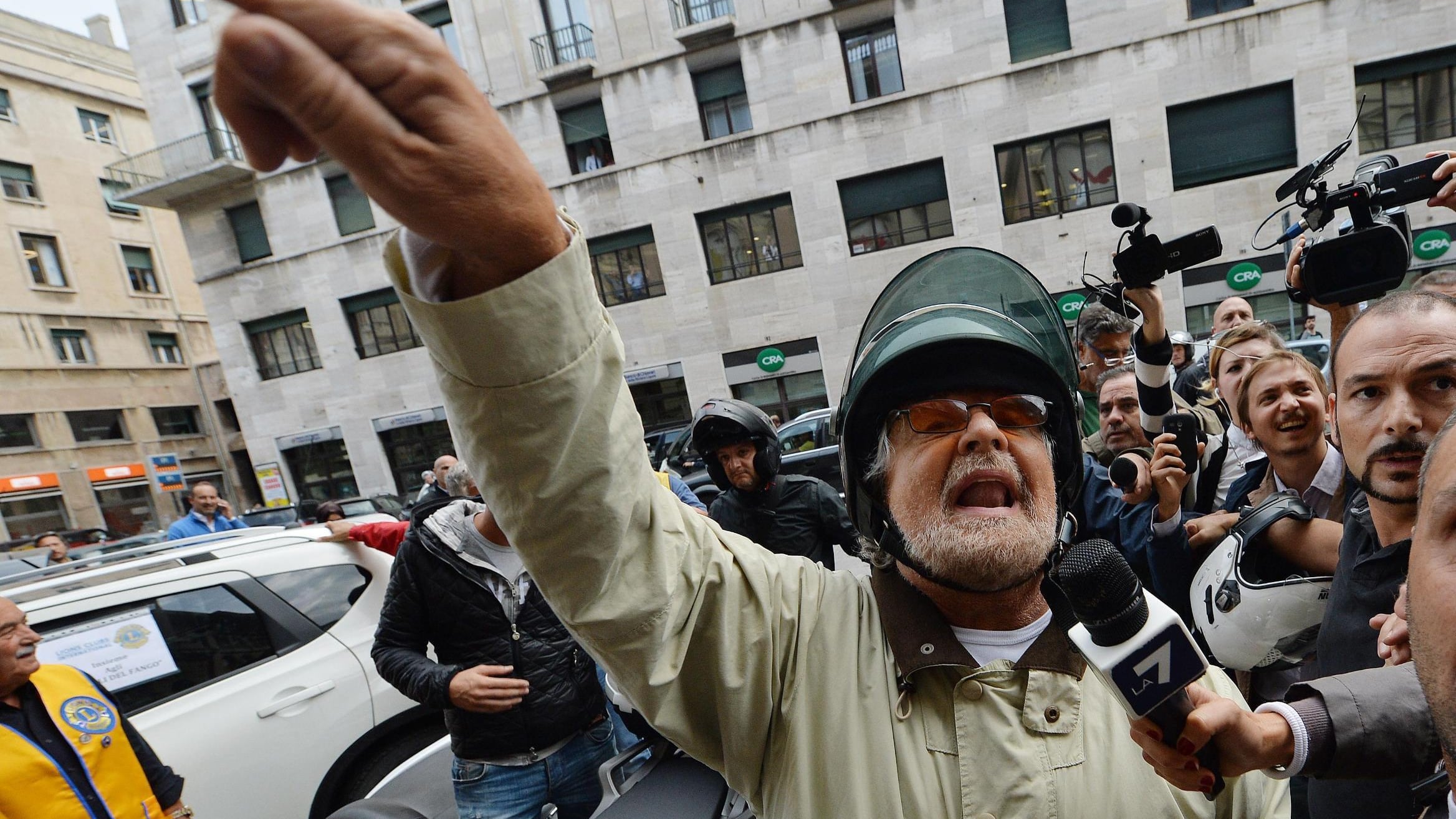 Grillo e la buffonata dell'intervista a pagamento