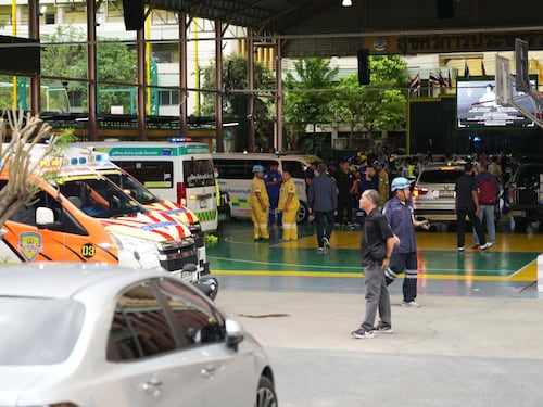 Thailandia, sparatoria in una scuola a nord di Bangkok: studente uccide un insegnante e si suicida. Quattro feriti