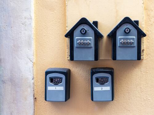 Affitti brevi, attenzione alle multe per le key-box rimosse