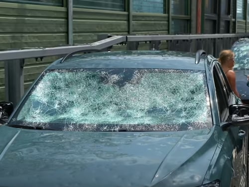 Grandine come sassi: paura sull’A13, almeno un ferito e auto danneggiate