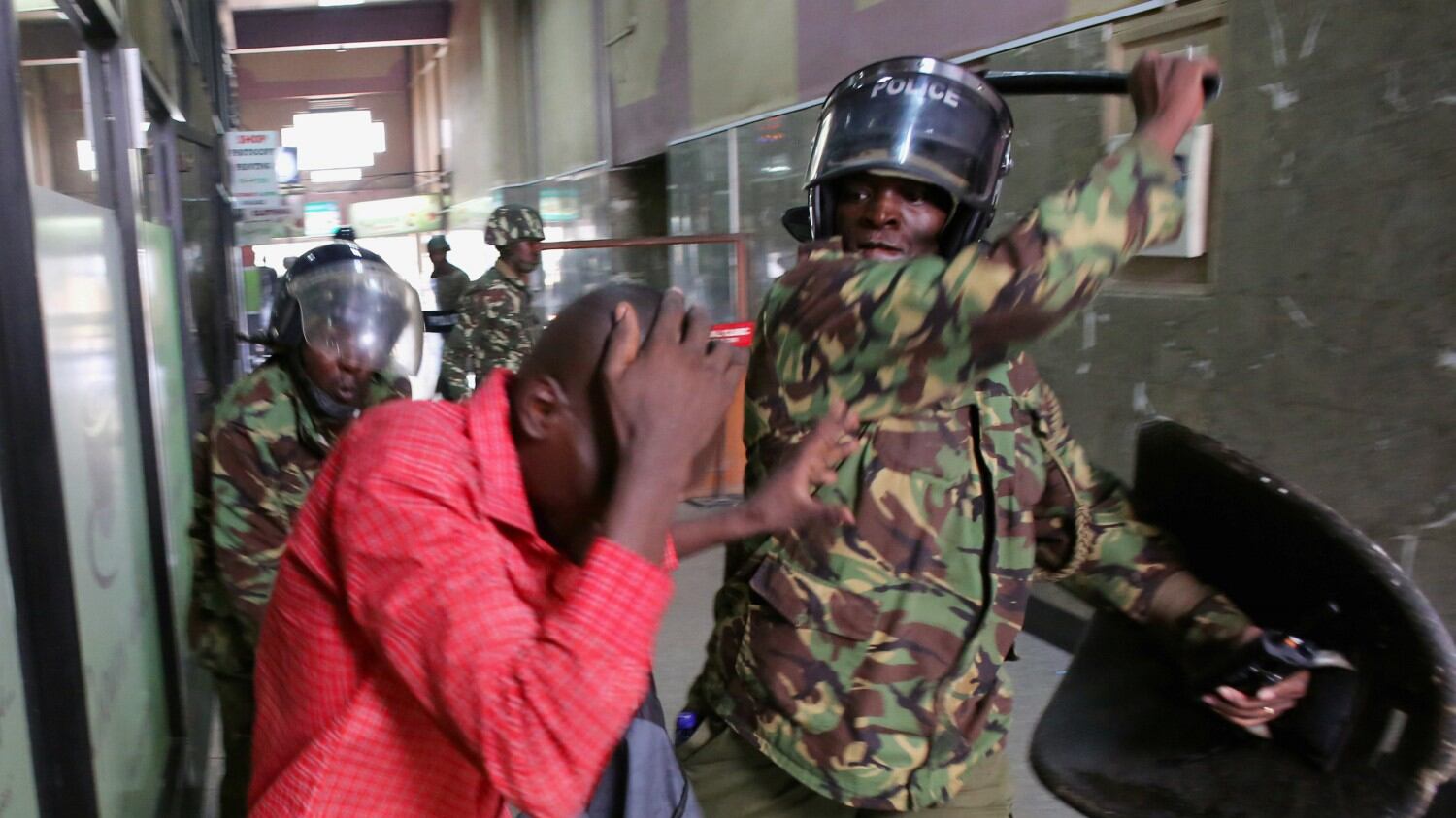 Scontri dopo il voto in Kenya: "Ci sono almeno undici morti"