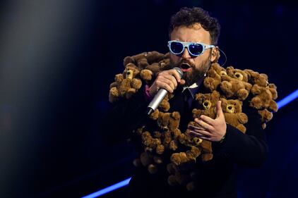 Sanremo 2024: ecco il look della prima serata del Festival di Dargen D'Amico 3