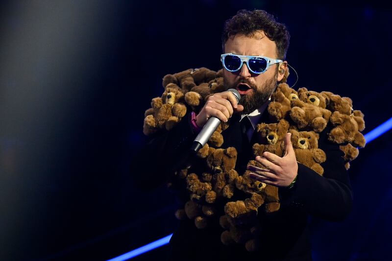 Sanremo 2024: ecco il look della prima serata del Festival di Dargen D'Amico 3