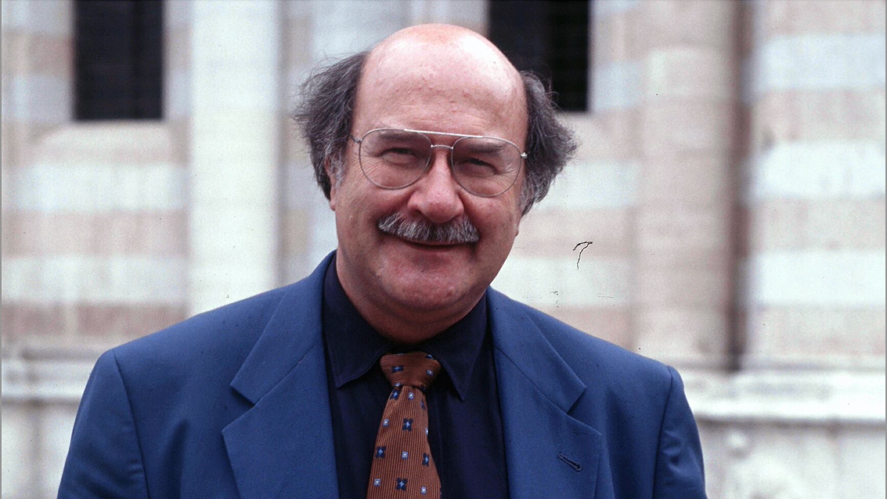 Addio ad Antonio Skármeta, il poeta cileno autore de "Il postino di Neruda"