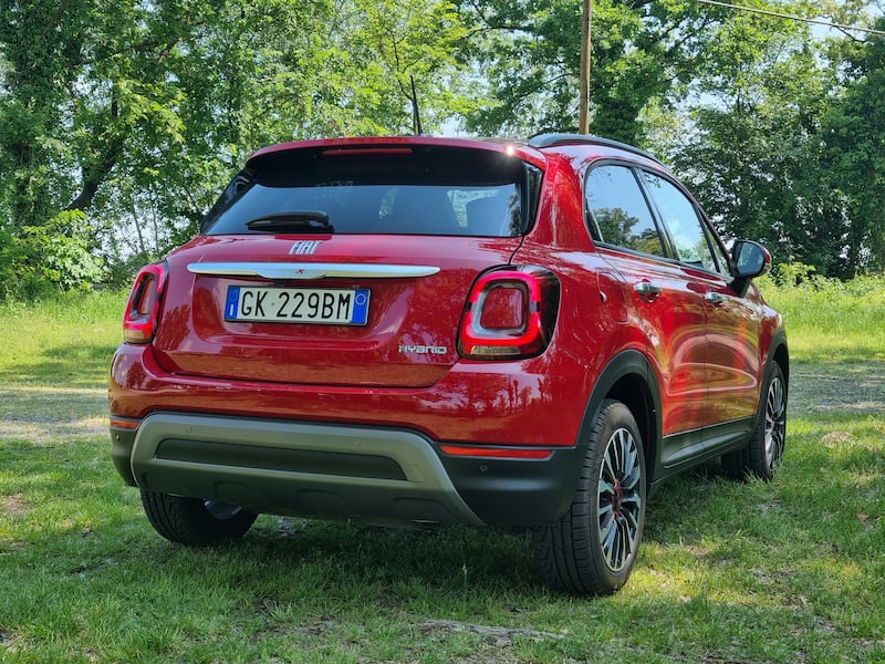 Fiat 500X Red Hybrid, guarda la gallery 8