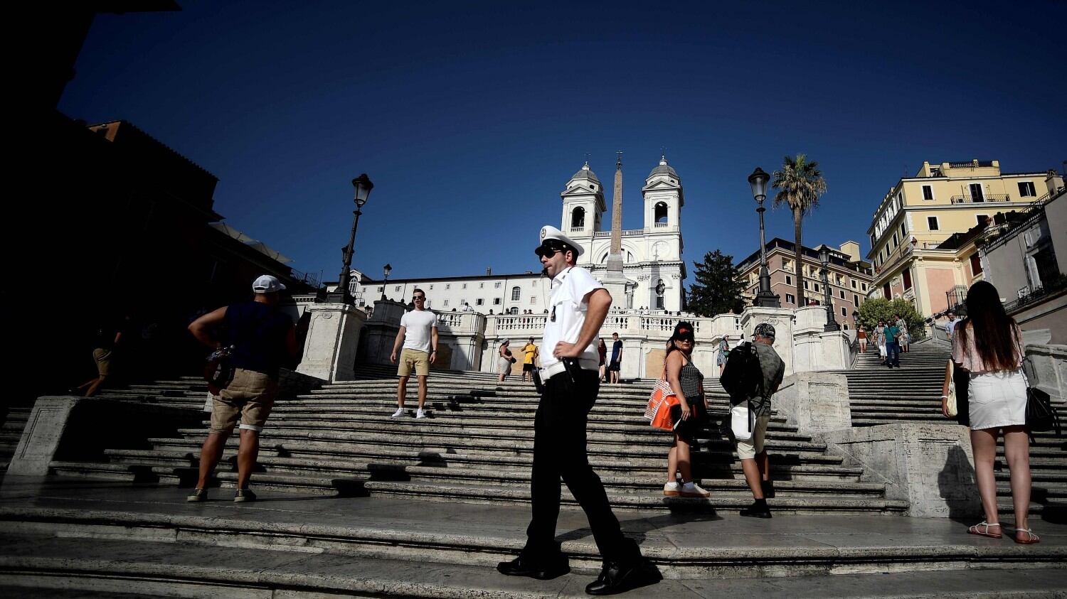 I gradini traballano: transennata per una notte la scalinata di piazza di Spagna