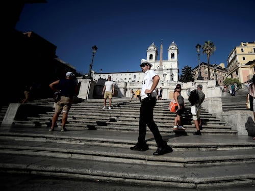 I gradini traballano: transennata per una notte la scalinata di piazza di Spagna