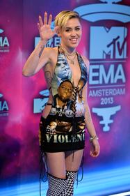 Miley Cyrus e l'ultima provocazione agli EMA 13