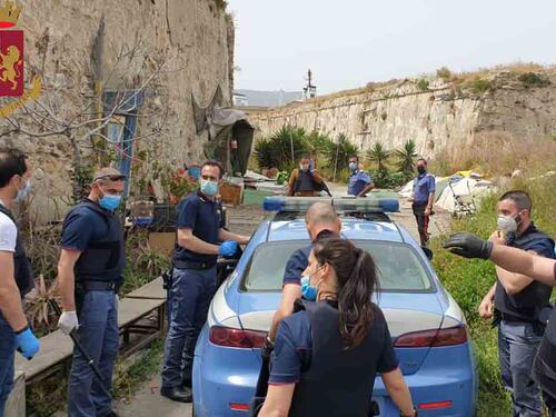 Messina, sequestra e stupra due clochard: tunisino in manette