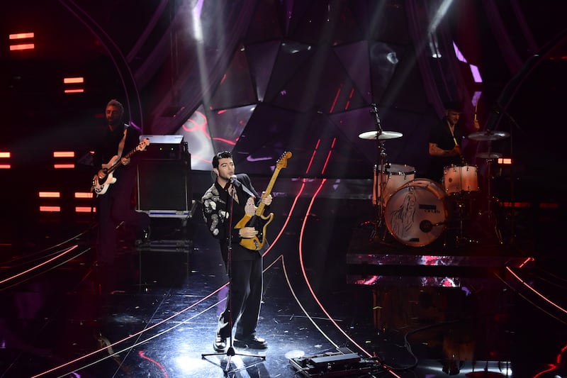 Sanremo 2024: ecco il look della finalissima del Festival dei The Kolors  4