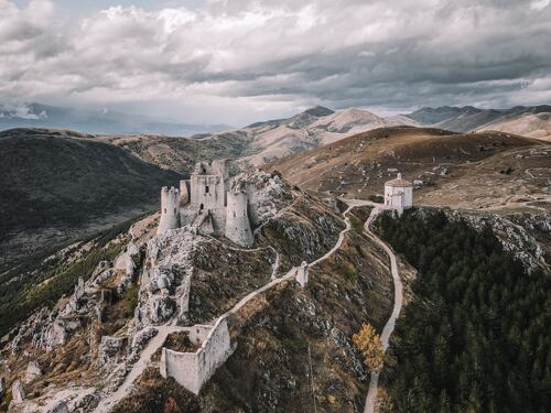 Rocca Calascio, storia e leggende del castello di Ladyhawke