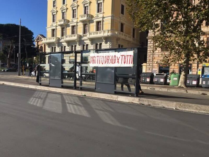 I migranti in corteo per chiedere più diritti 5