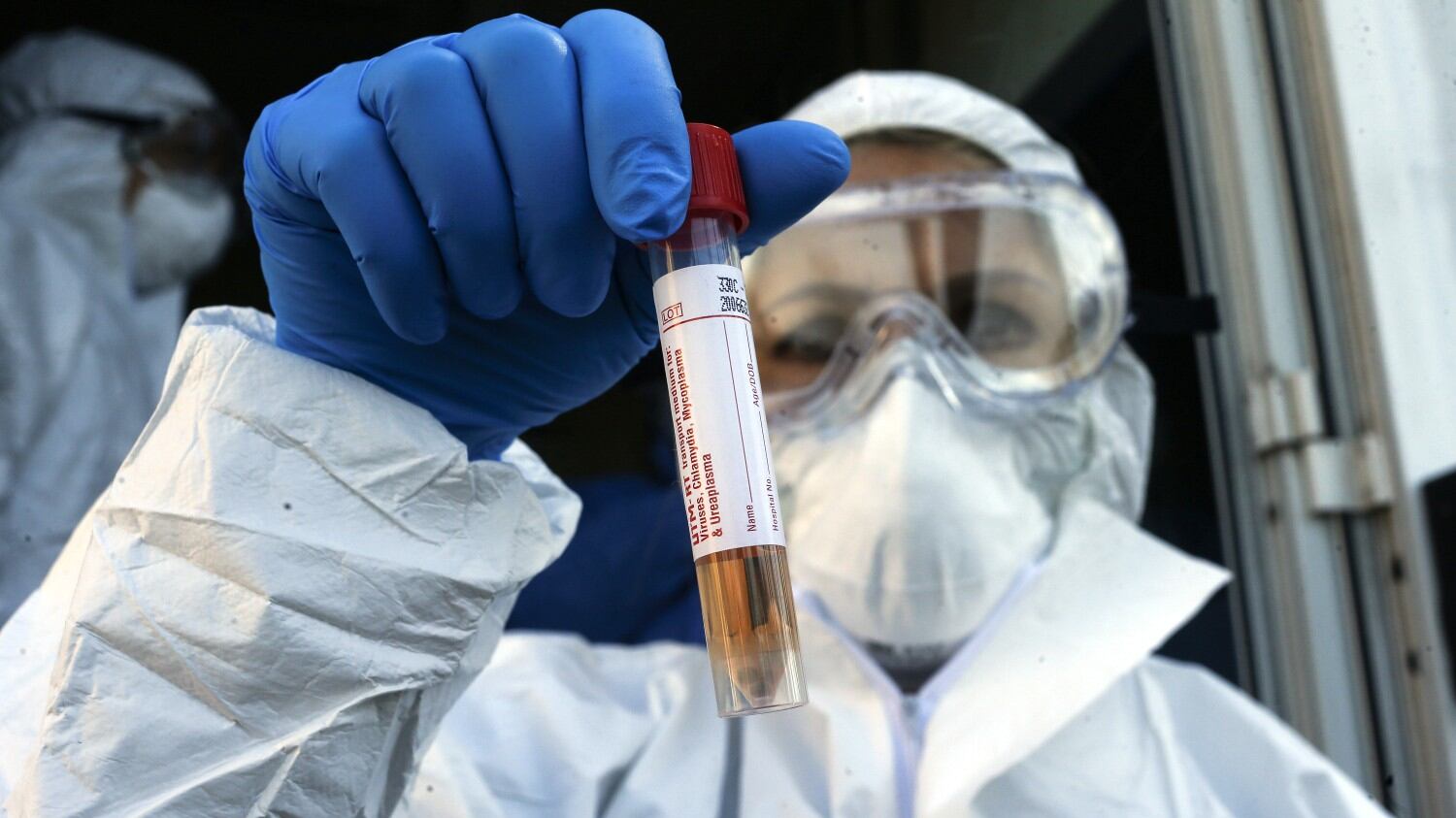 Goccioline e spazi chiusi: ecco come evitare il contagio