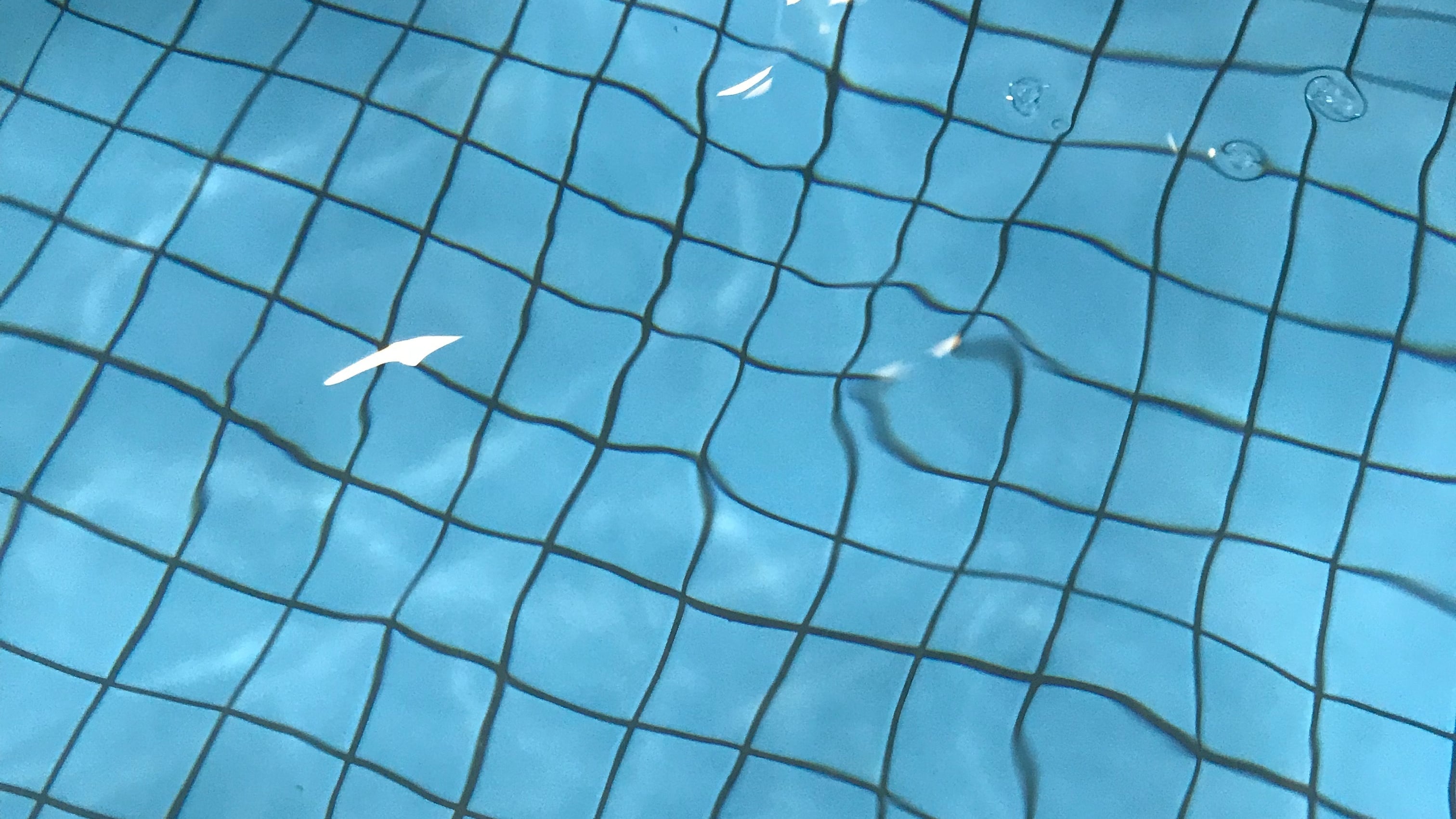 Aumento dei costi di luce e gas, anche le piscine in ginocchio