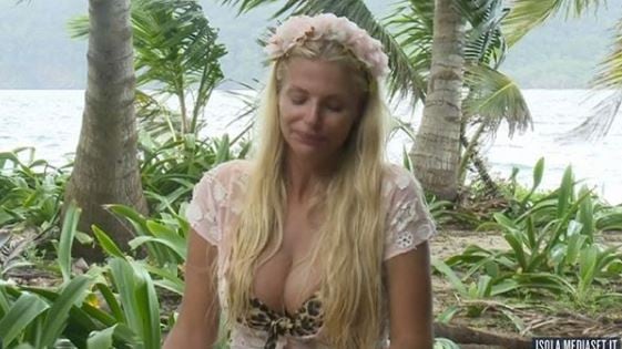 Isola dei Famosi, la madre della Cipriani: "Per gli abusi finì in ospedale sotto choc"