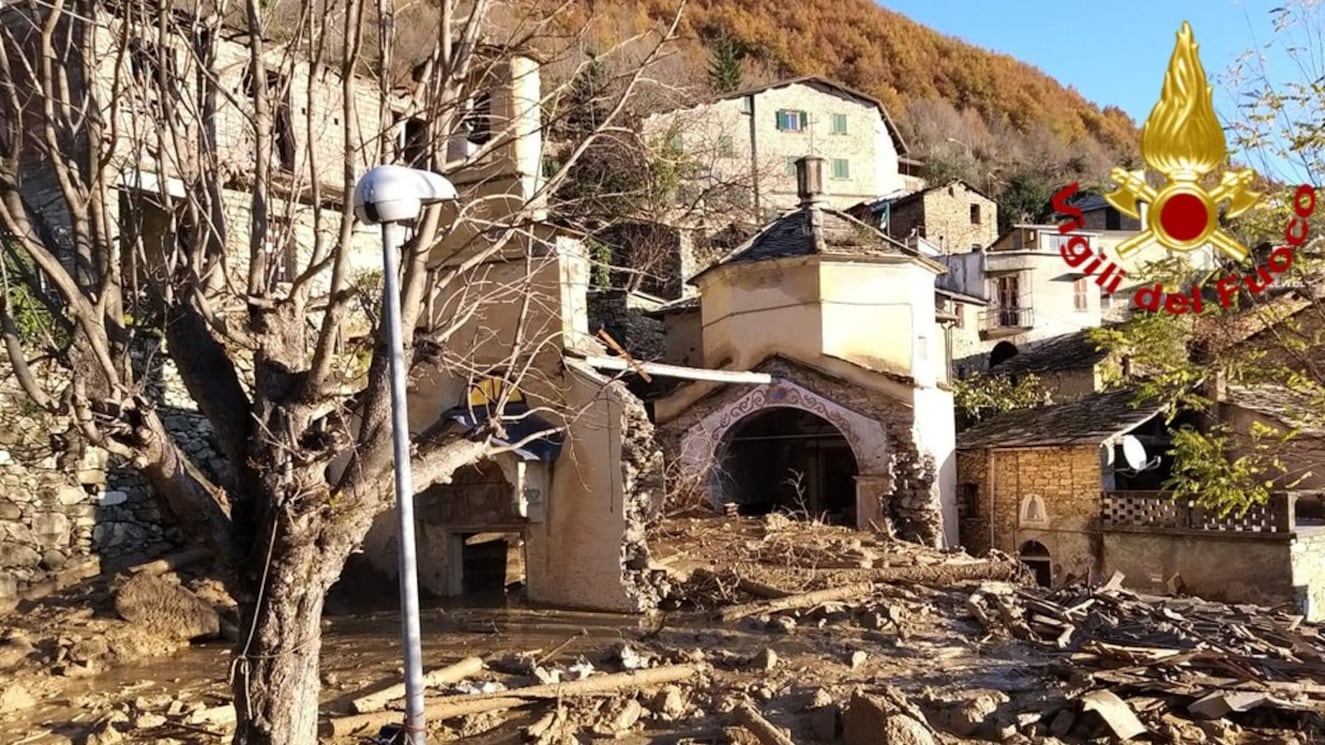 Frana travolge e devasta l'antico oratorio di Cenova nell'Imperiese