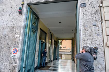 Milano, mamma e figlia precipitano dall'ottavo piano 6