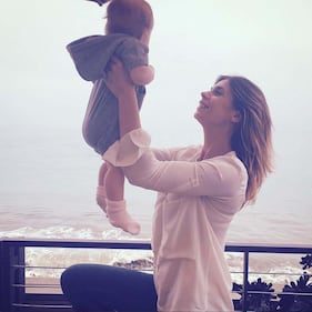 Elisabetta Canalis e Maddalena Corvaglia, bikini e bimbe 11