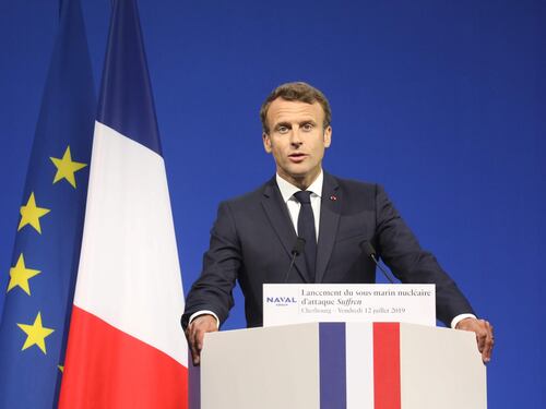 Francia, bufera sulle "spese folli": ministro di Macron si dimette