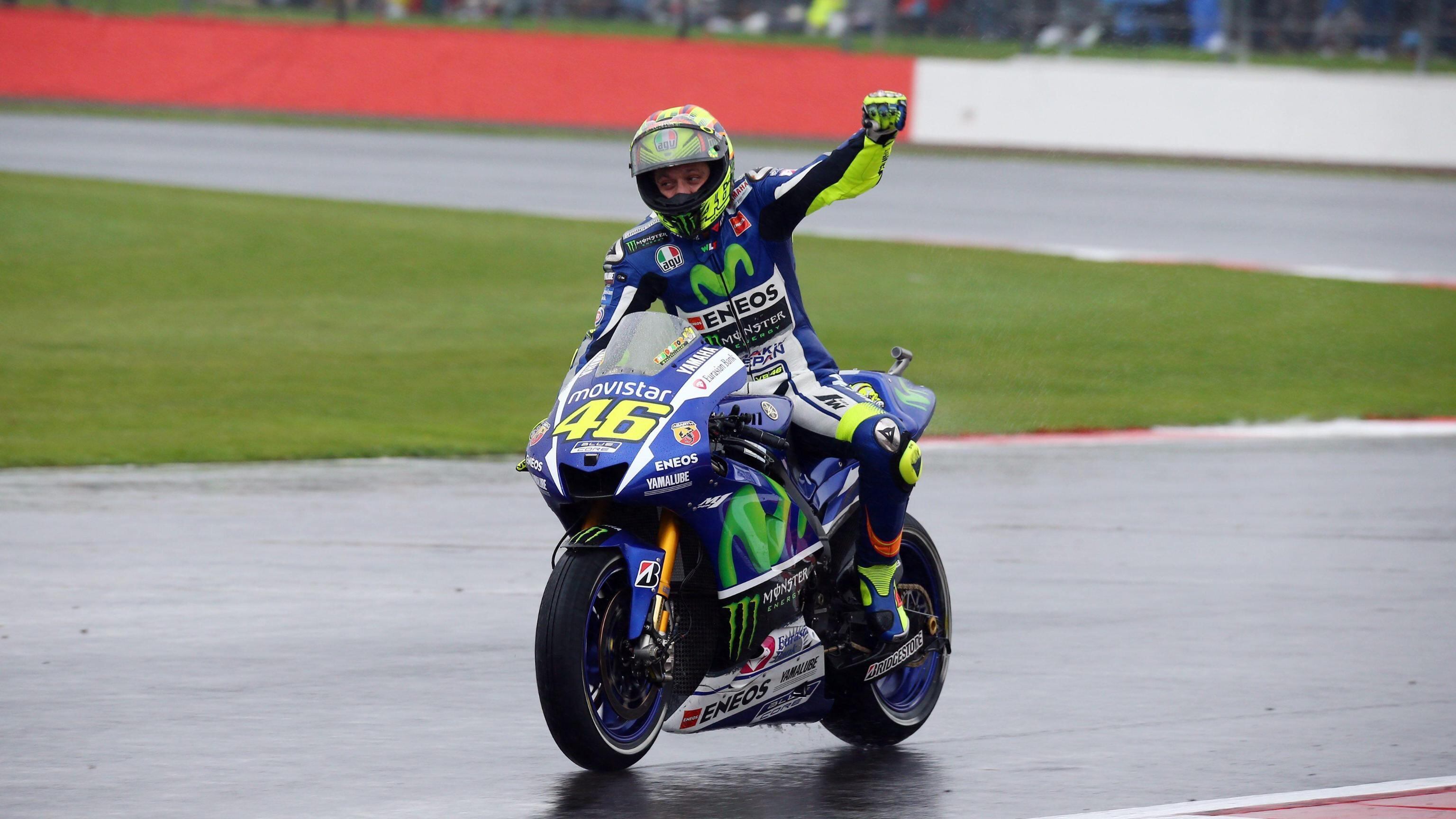 Rossi, Petrucci e Dovizioso, il podio tutto italiano sotto la pioggia di Silverstone