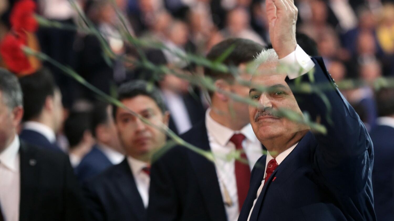 Turchia, Akp di Erdogan compatto: riforma e Yildirim nuovo leader