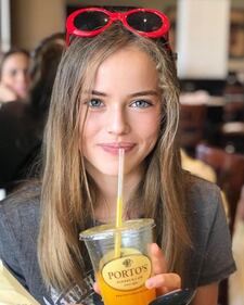 Kristina Pimenova, la baby modella più contesa dagli stilisti 10