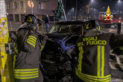 Pauroso incidente stradale tra due auto in viale Bligny, a Milano 5