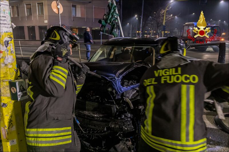 Pauroso incidente stradale tra due auto in viale Bligny, a Milano 5