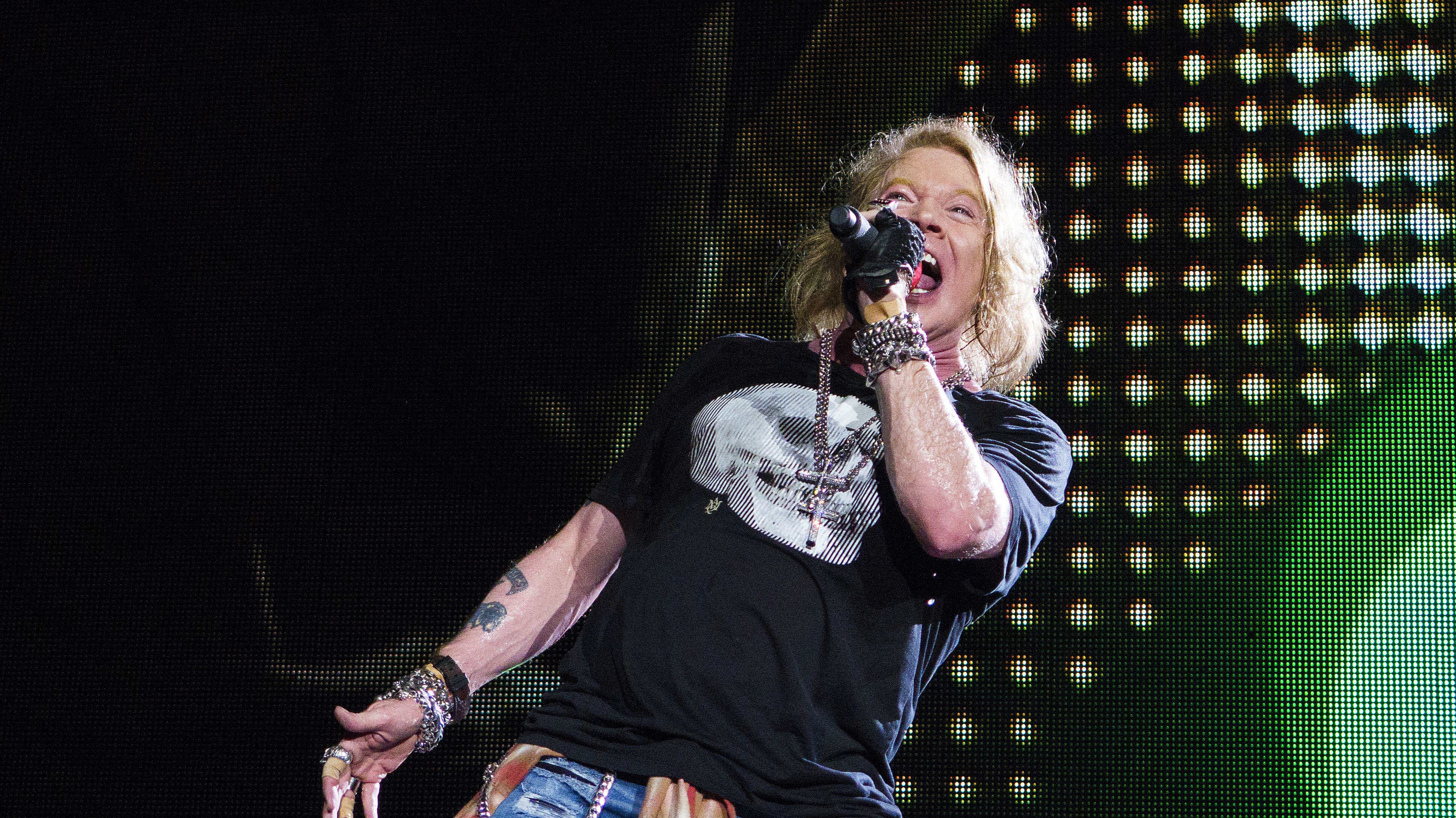 "Axl Rose voleva uccidere Vince Neil": lo rivela il manager dei Guns N' Roses