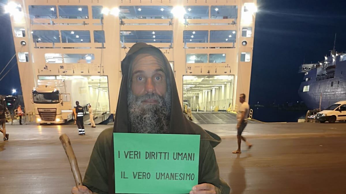 Lascia Palermo il frate missionario Biagio Conte. "Lo faccio per scuotere le coscienze"