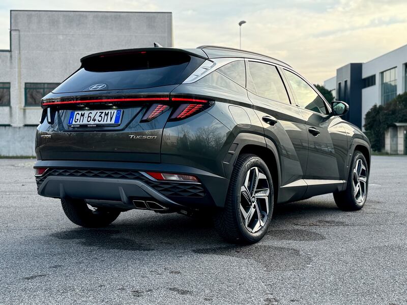 Hyundai Tucson PHEV: guarda la gallery del SUV ibrido plug-in con 265 CV 9