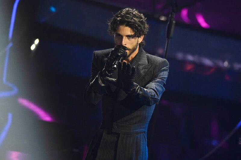 Sanremo 2024: ecco il look della prima serata del Festival dai Santi Francesi 6
