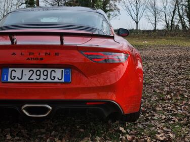 Alpine A110 S, guarda le foto della due posti francese da 300 cv 11