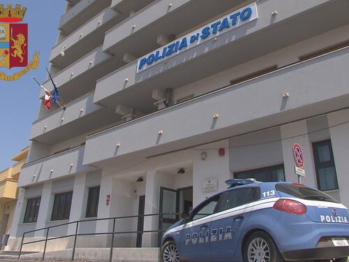 Violenza sessuale, rapina, furto e droga: presi in cinque