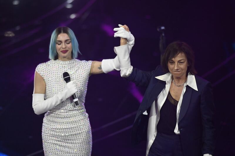 Sanremo 2024: ecco il look della quarta serata del Festival di Rose Villain 4