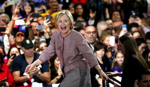 Hillary festeggia la vittoria 6