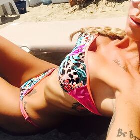 Guendalina Canessa: topless in palestra su Instagram 16
