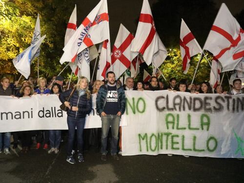 Salvini incita alla rivolta: "Ribellatevi"
