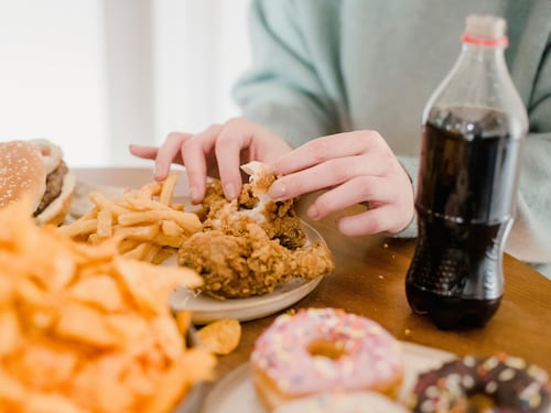 Gastrite: quali sono i sintomi iniziali? Attenzione al consumo di questi alimenti