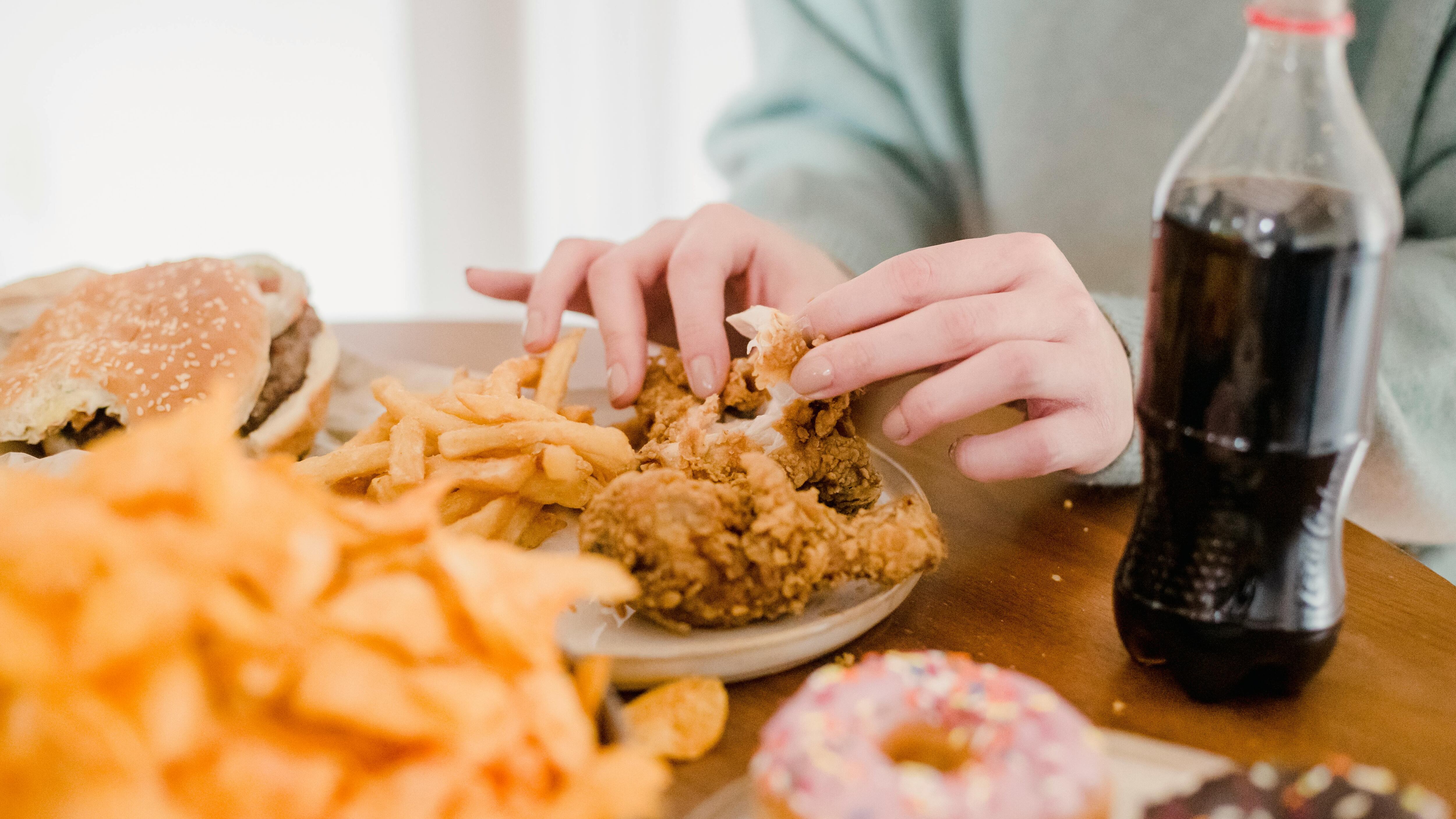 Gastrite: quali sono i sintomi iniziali? Attenzione al consumo di questi alimenti