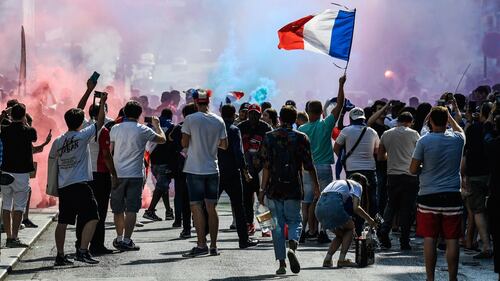 Francia campione del Mondo: tifosi in delirio sotto la Tour Eiffel 2